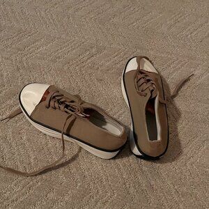 Eveloise Comfortable Sneakers - Size 11